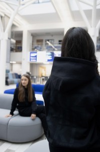 Bluza czarna kangur z Logo damska